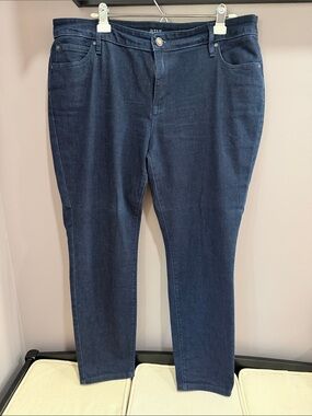 Women’s Short a.n.a. Dark Blue Jeans - skinny Stretch Denim
